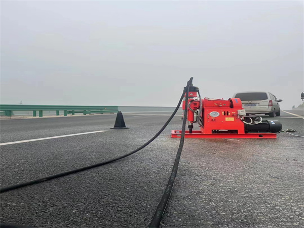 蓬莱马路路基路面开裂下沉注浆加固灌浆