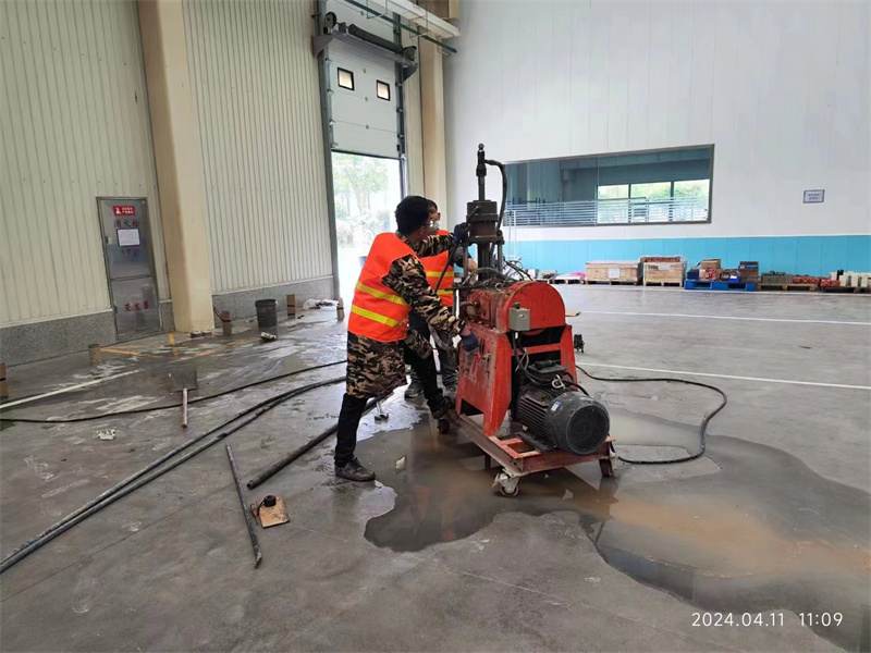 蓬莱厂房地面下沉塌陷注浆加固施工